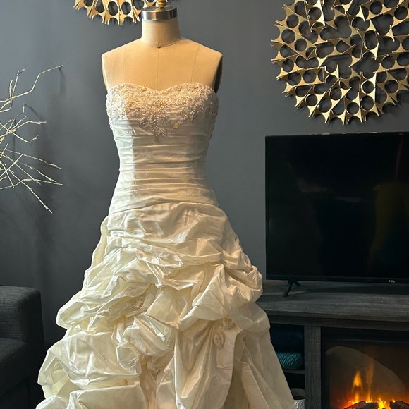 MADISON COLLECTION CHAMPAGNE SATIN WEDDING GOWN US SIZE 8 - Picture 6 of 11